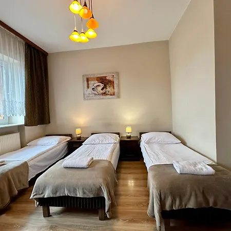 Hotelik Korona Гостевой дом Рашин