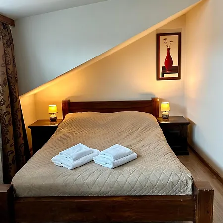 Hotelik Korona 2*